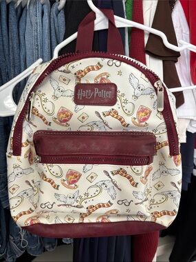Harry Potter Maroon Trim Mini Backpack - Cream Pattern